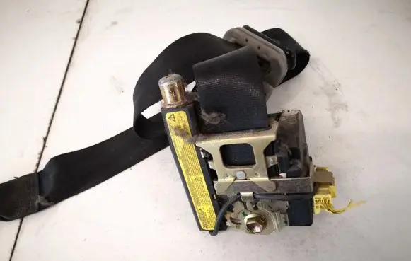 Toyota Avensis T220 Front seatbelt