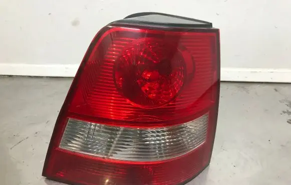 KIA Sorento Rear/tail lights E138362