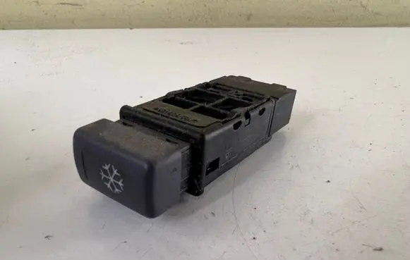 Land Rover Freelander Air conditioning (A/C) switch 