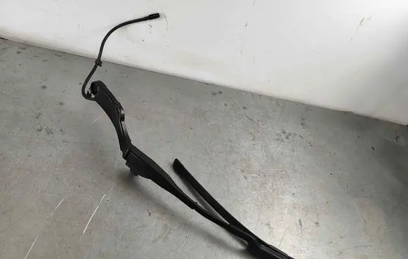 Volvo C40 Windshield/front glass wiper blade 31689258 32417377