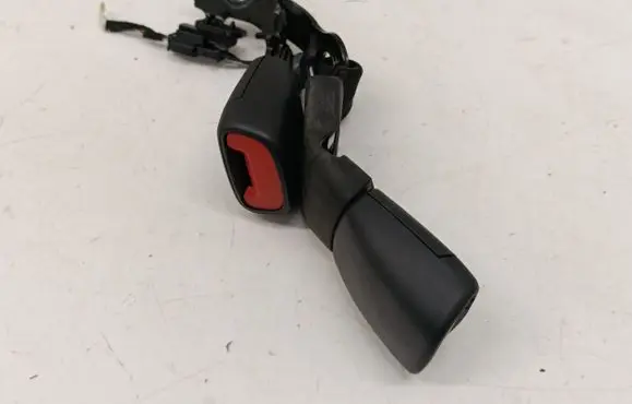 Middle seatbelt buckle (rear)