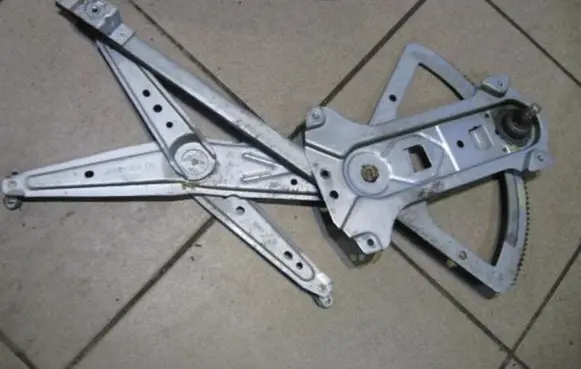 Opel Vectra B Front door manual window regulator 90434334RH