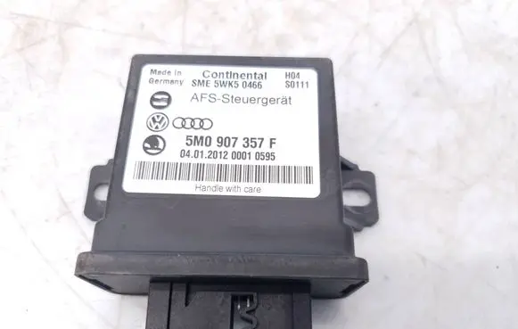 Volkswagen PASSAT B7 Light module LCM 5WK50466 5M0907357F