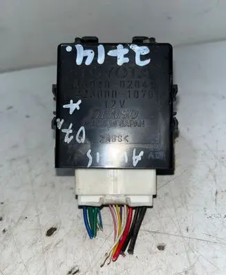 Toyota Auris 150 Window wiper relay 423000-1070 85940-02040