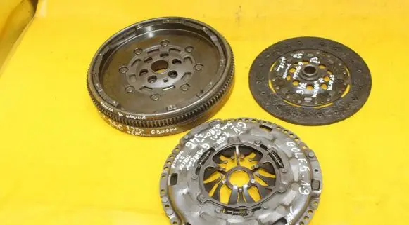 Volkswagen Golf V Clutch set kit 03G105264E