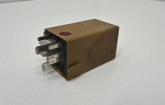 BMW 5 E60 E61 Window control relay V23141B3001X15 61368384505