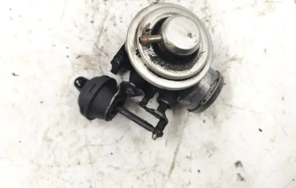 Skoda Octavia Mk1 (1U) EGR valve 038131501M 331400144