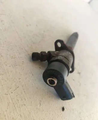 Volvo V70 Fuel injector 0445110078