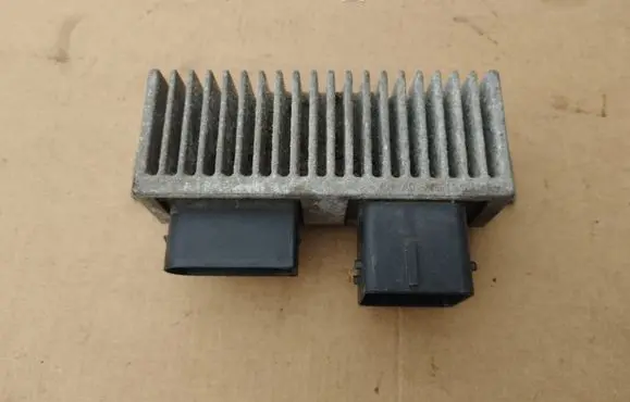 Renault Trafic III (X82) Glow plug pre-heat relay 271206395R