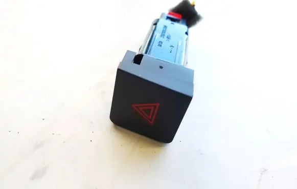 Chevrolet Captiva Hazard light switch 202005304