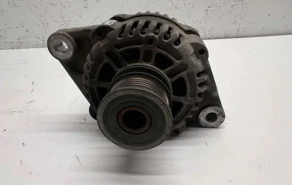 Opel Insignia A Generator/alternator 13502583 10D09 14V100A