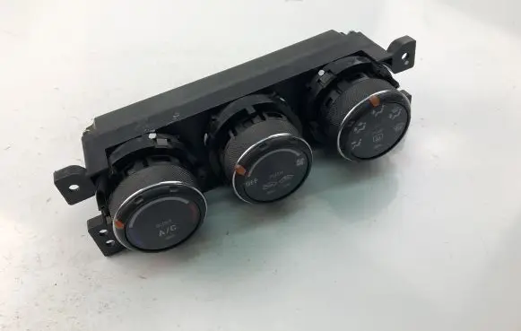 Suzuki Liana Climate control unit 3951059J50