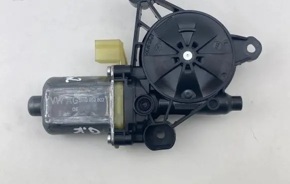 Audi Q7 4M Front door window regulator motor 8W0959802