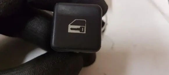 Central locking switch button