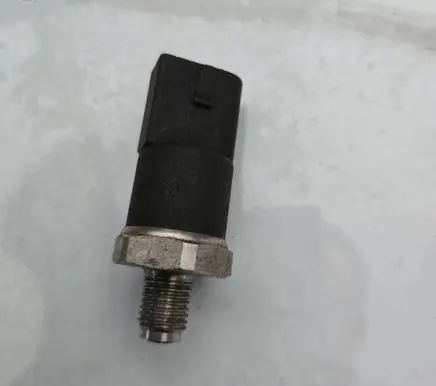 Mercedes-Benz E W211 Fuel pressure sensor 0281002239
