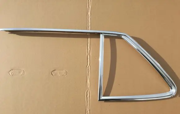 Mercedes-Benz SL R107 Rear side glass trim 1076980701
