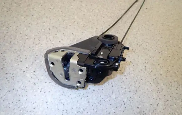 Toyota Yaris Rear door lock