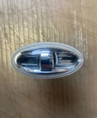 Front fender indicator light