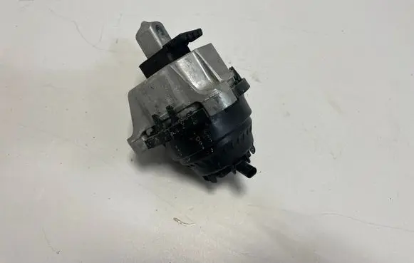 Engine mount bracket