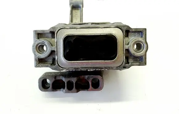Engine mount bracket