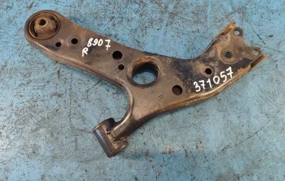 Lexus HS Front lower control arm/wishbone 4806812300