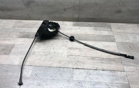 Volvo XC70 Front door lock 31253658 986903106