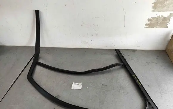Jaguar XF X260 Rubber seal front door window/glass T2H42281 T2H1228 T2H18249