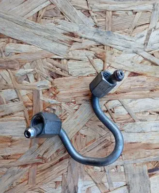 Fuel injector supply line/pipe