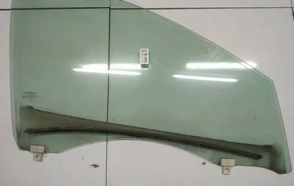 Renault Megane III Front door window glass four-door as2