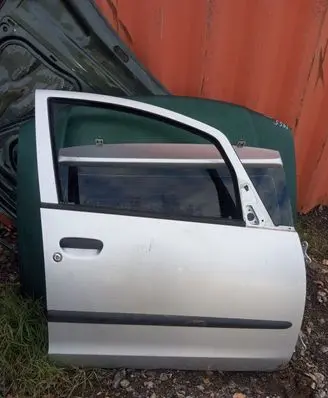 Mitsubishi Colt Front door