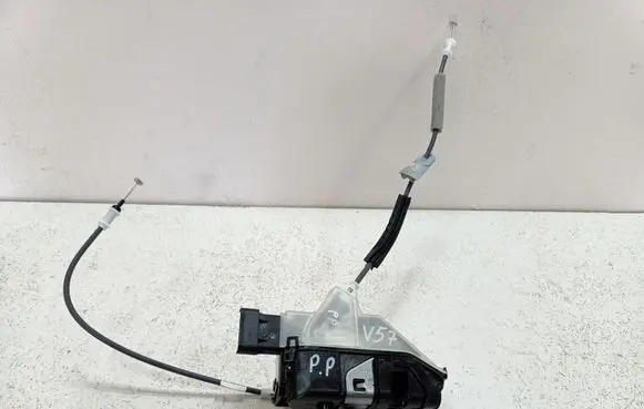Peugeot 2008 II Front door lock PSA305588