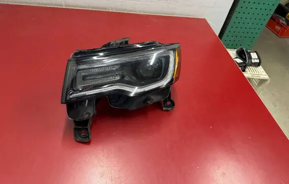 Jeep Grand Cherokee Headlight/headlamp 68426873AC