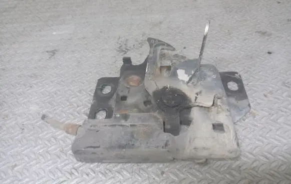 Engine bonnet/hood lock/catch