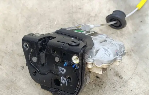 Seat Exeo (3R) Rear door lock 8E0839016