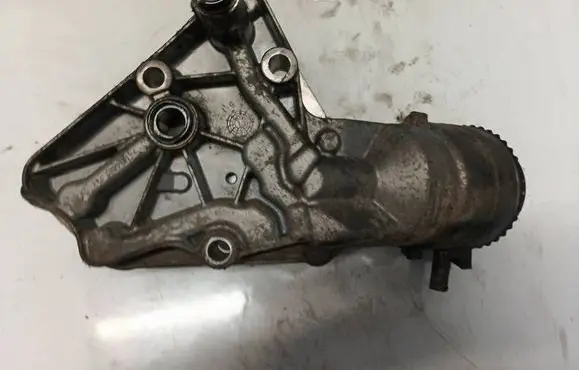Opel Zafira B Oil filter cover 