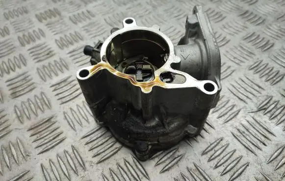 Audi A5 8T 8F Vacuum pump 06J145100C