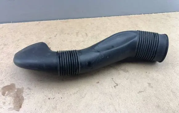 BMW 5 E39 Air intake hose/pipe 2246313 13712246313