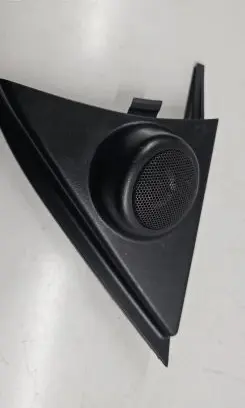 KIA Sorento Front door high frequency speaker