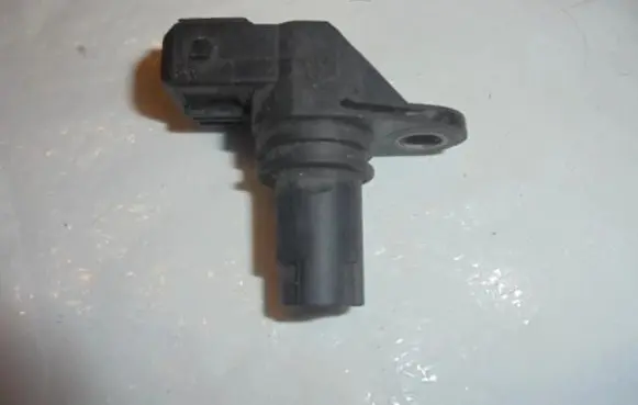 Renault Master III Camshaft position sensor 8200370572