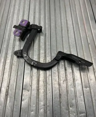 Engine bonnet/hood hinges