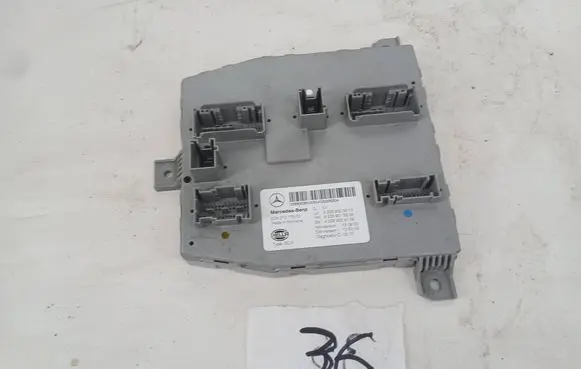 Mercedes-Benz C W205 Comfort/convenience module A2059003913 A2059013904