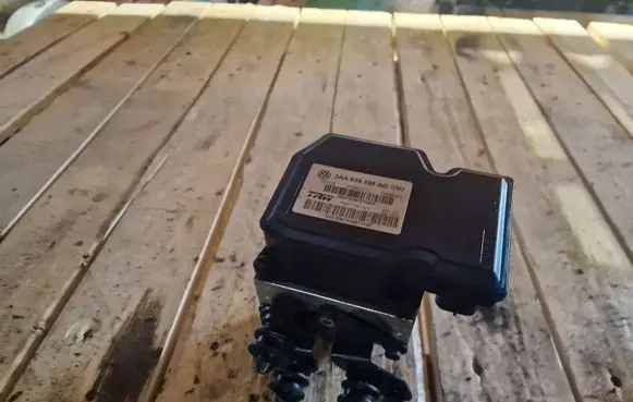 Volkswagen PASSAT B7 ABS Pump 3AA614109AG
