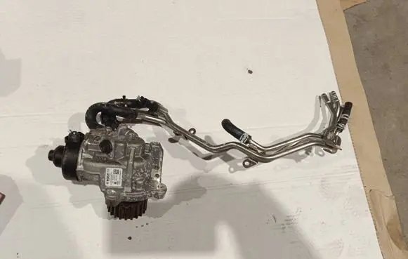 Volkswagen Golf Sportsvan Fuel injection high pressure pump 04L130755D