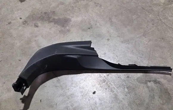 Front sill trim cover