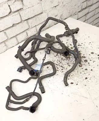 Coolant pipe/hose