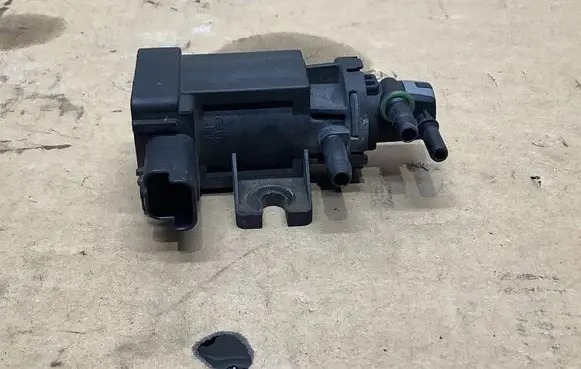 Ford Fiesta Vacuum valve 9674084680