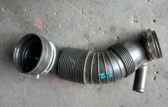Audi Q3 8U Turbo air intake inlet pipe/hose 5N0129656