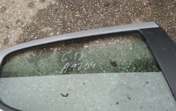 Peugeot 308 Rear door window glass as2