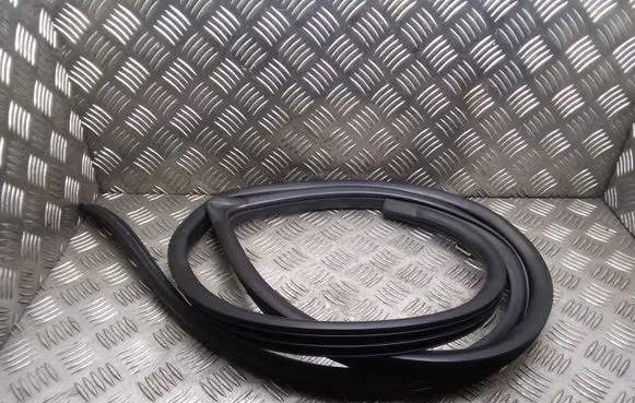 Toyota Corolla Verso AR10 Front door rubber seal