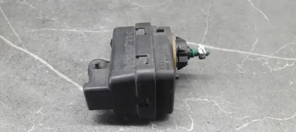Renault Megane I Headlight level adjustment motor 7700840141